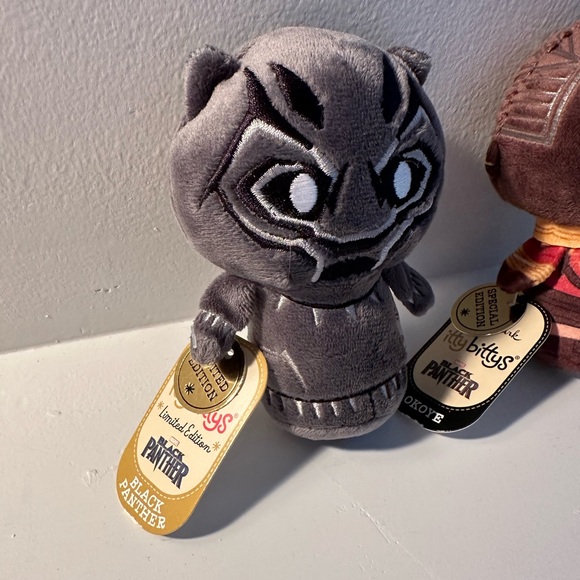 Grab up this duo from Wakanda - Black Panther and Okoye Hallmark itty bitty’s - Picture 2 of 6